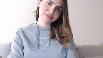 Stunning Transgender Woman With Plump Lips - Aryll