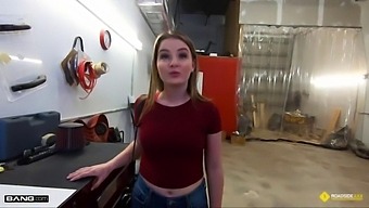 Pov Video Of A Teen Getting Fucked By A Mechanic In The Car