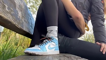 Amateur Pov Video Van Een Riskante Openbare Ontmoeting Met Een Jonge En Geile Blondine