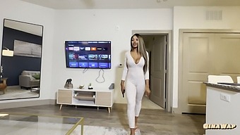My Roommate Craved Sex And Made Me Orgasm With Her Squirt