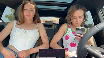 Nadia Foxx Og Serenity Cox I En Hed Lesbisk Scene Med Lush Vibratorer I Offentlig Drive-Thru